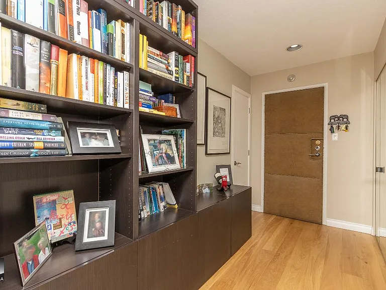 2246 Folkestone Way #11 — Photo 19