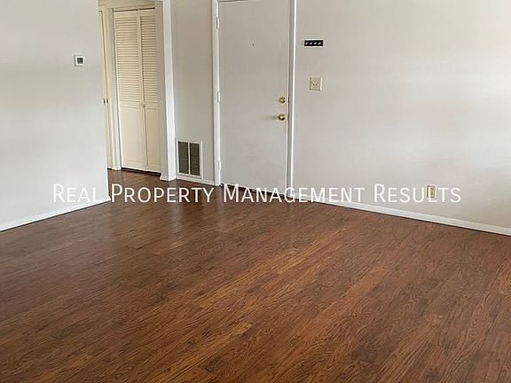 4th image of 606 Village Ln #O