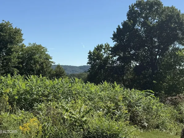 3356 Whispering Oaks Dr, Knoxville, TN 37938