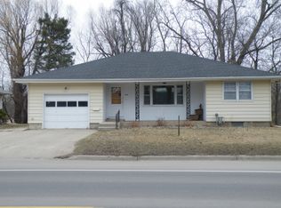 1218 River Rd, Windom, MN 56101