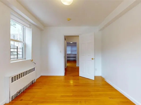 124-01 Hillside Avenue image 13 of 20