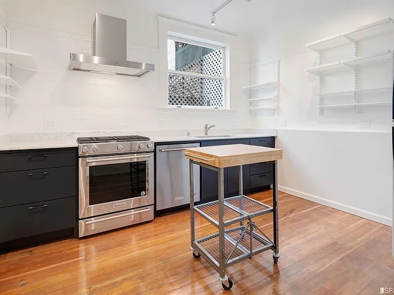 2662 Baker St — Photo 6