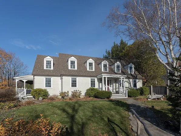 5 Arey Ave, Camden, ME 04843