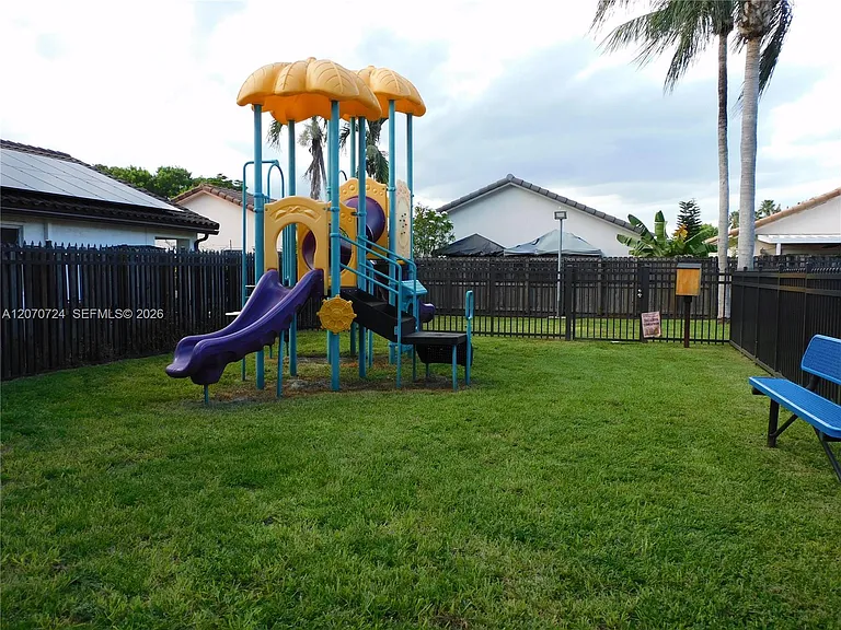 14271 SW 150th Ave — Photo 10