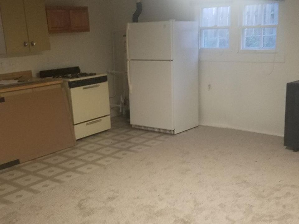 2nd image of 2730 1/2 Capitol Ave