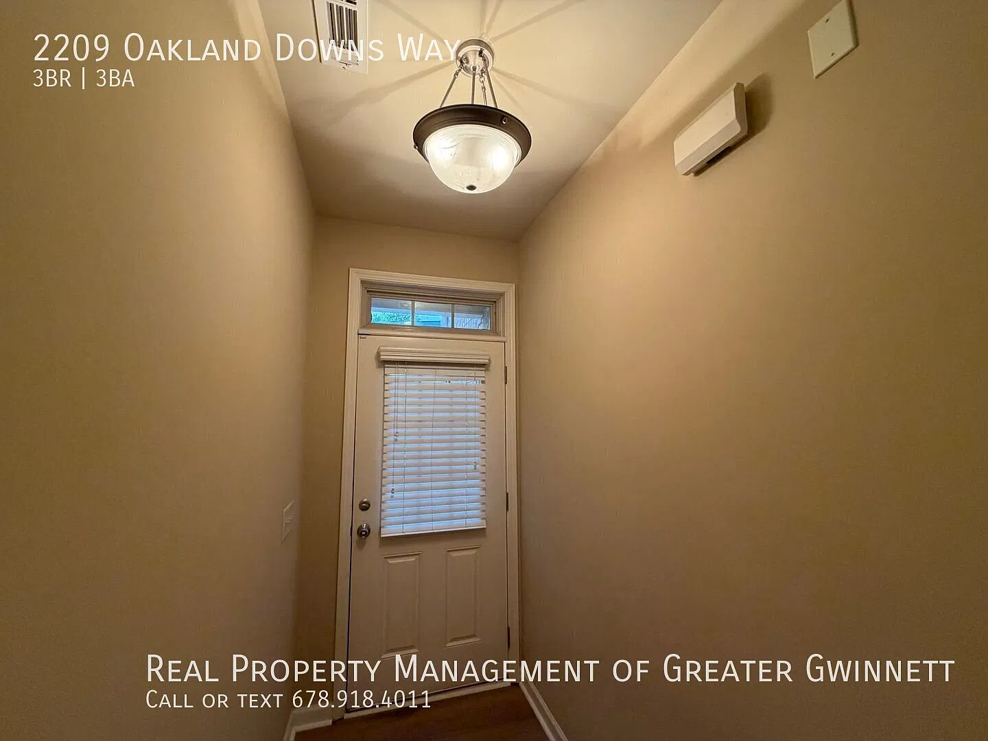 Charming 3 bedroom townhome! — Photo 2