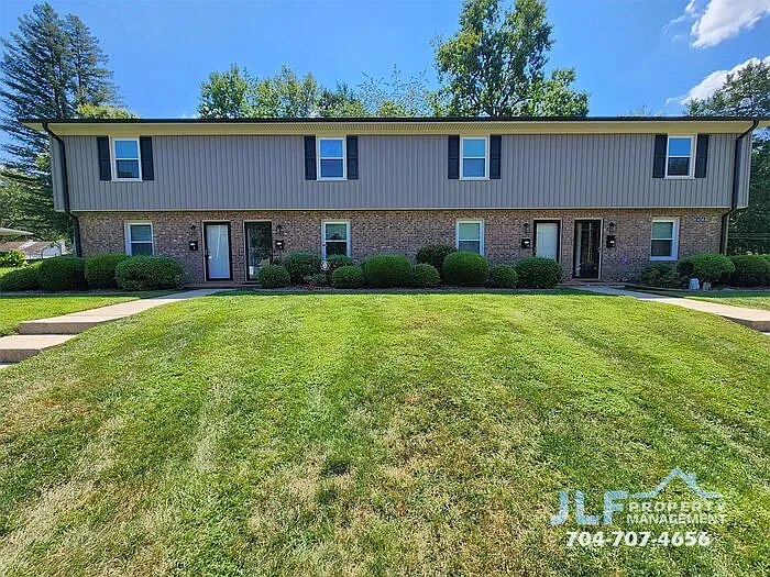 2 bed, 1.5 bath, 924 sqft, $1,195 — Photo 1