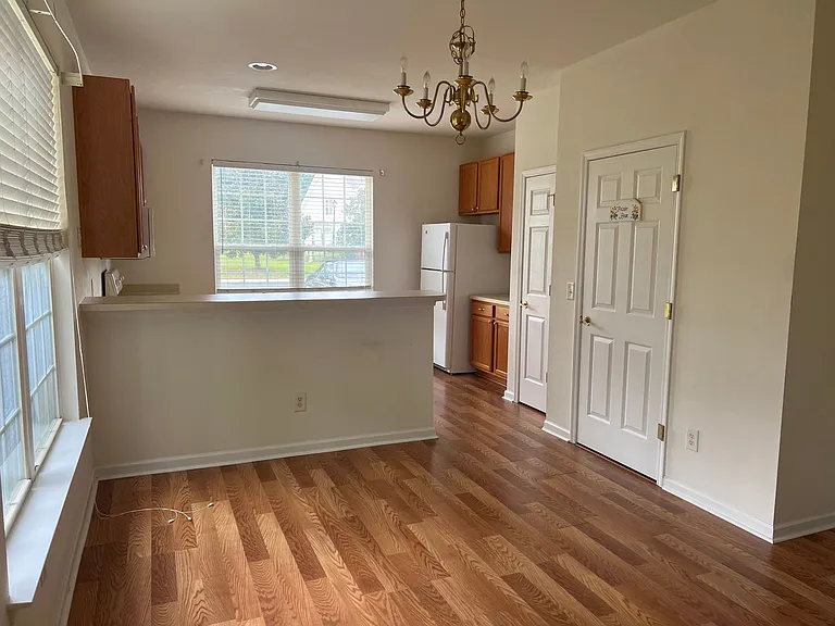 281 Connemara Dr #E — Photo 7