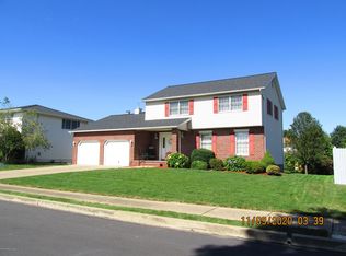 54 Patrick Henry Dr, Hanover Township, PA 18706
