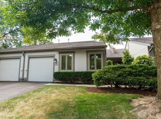 122 Honeysuckle Ct, Rolling Meadows, IL 60008