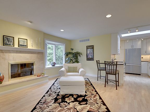 2nd image of 60 Holly Ln N