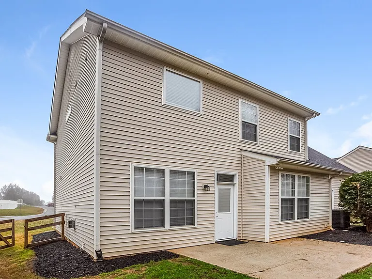 5902 Shining Oak Ln — Photo 19