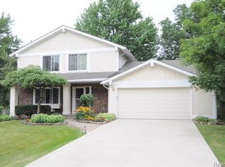 40487 Village Wood Rd, Novi, MI 48375