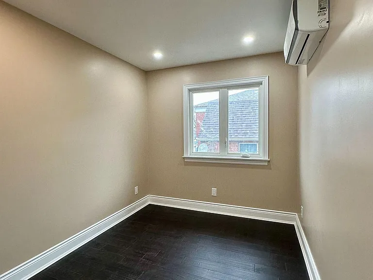 6 Lapp St #UPPER — Photo 10