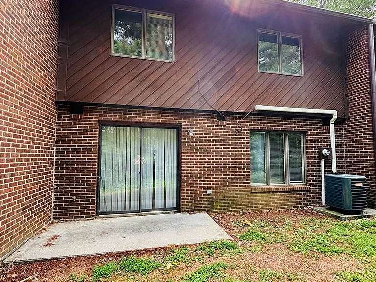 316 Shenandoah Cir — Photo 8