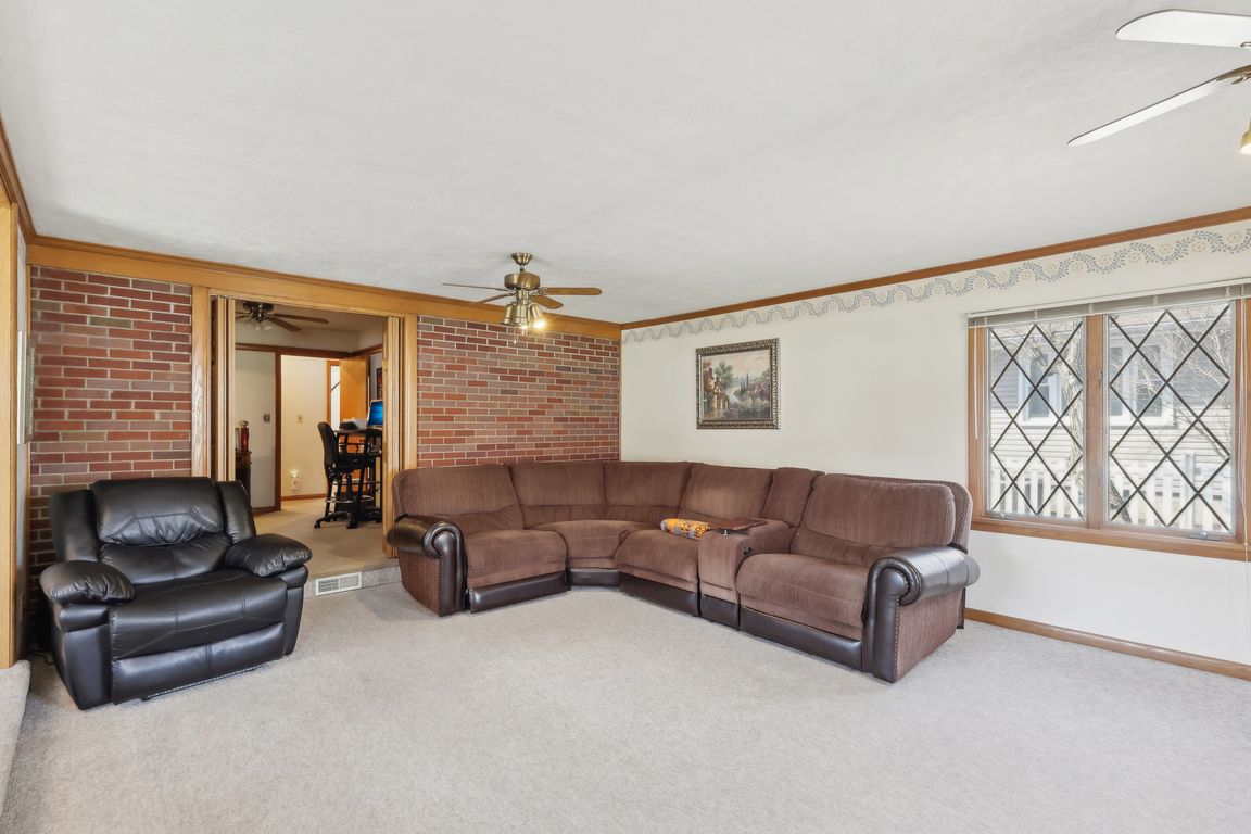 Chesterton Dr-009.jpg