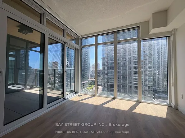 1 Concord Cityplace Way #912, Toronto, ON M5V 3V4