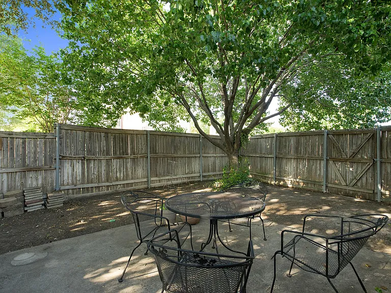 114 Midcrest Dr — Photo 21