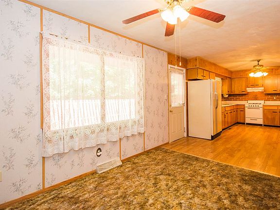 5th image of 1733 N Autumn Ln