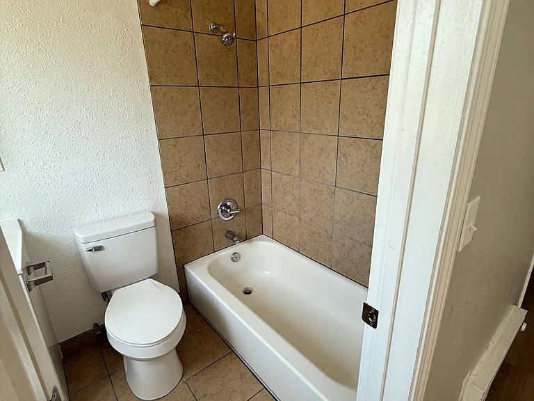 530 N San Joaquin St #10 — Photo 3