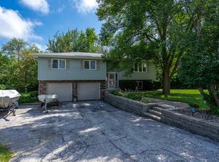 712 Ski View Ct, Sherrard, IL 61281