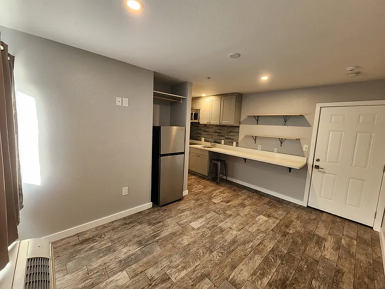 1313 W Morena Blvd #19 — Photo 29