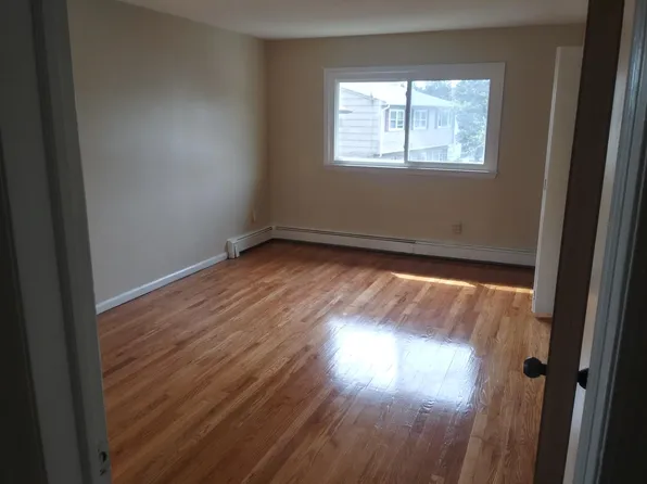 214 Buchanan Dr, Union, NJ 07083