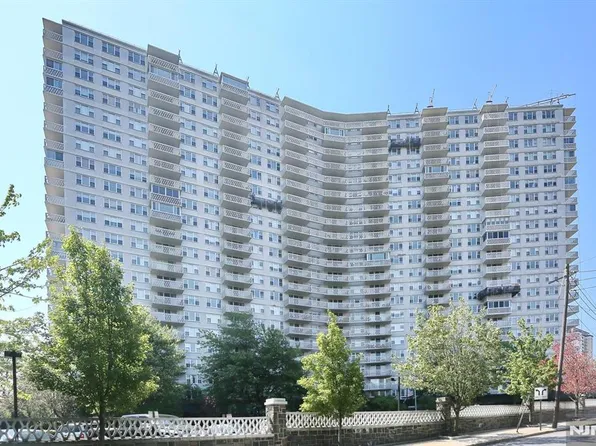 2100 Linwood Ave APT 20B, Fort Lee, NJ 07024