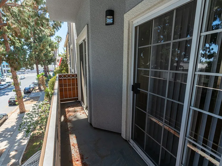 7057 Lanewood Ave — Photo 41