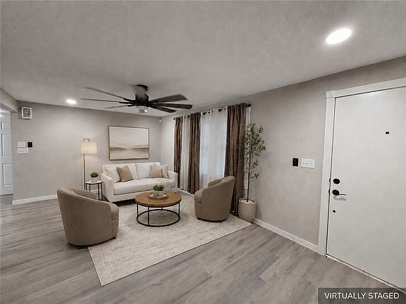 3rd image of 16 Amesbury Dr