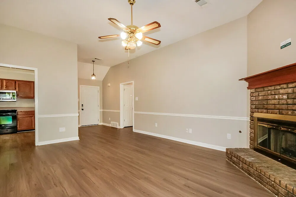 3 bed, 2.0 bath, 1544 sqft, $1,800 — Photo 4