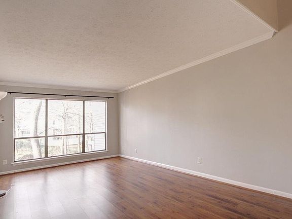 4th image of 2690 Meadowlawn Dr SE