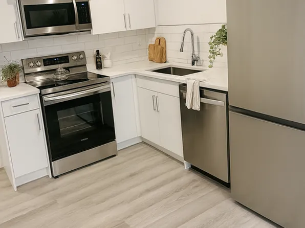 7729 174a Ave NW Unit 2, Edmonton, AB T5Z 0W5