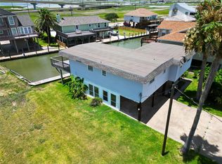 24 Kingfish Ln, Freeport, TX 77541