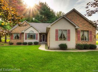 9154 Santiago Ct, Pinckney, MI