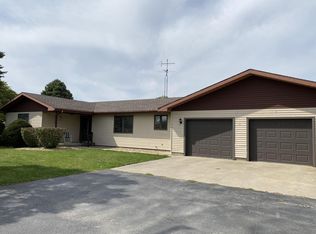 1 Country Ln, Atlanta, IL 61723