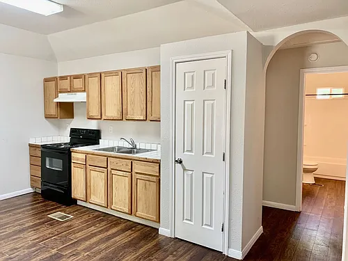 1628 Gordon St Photo 1
