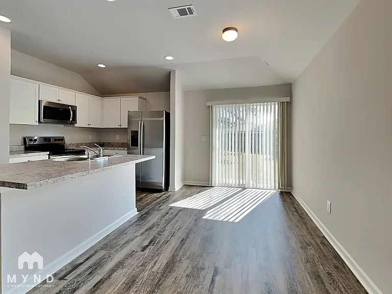 12384 Waterbury Dr — Photo 4