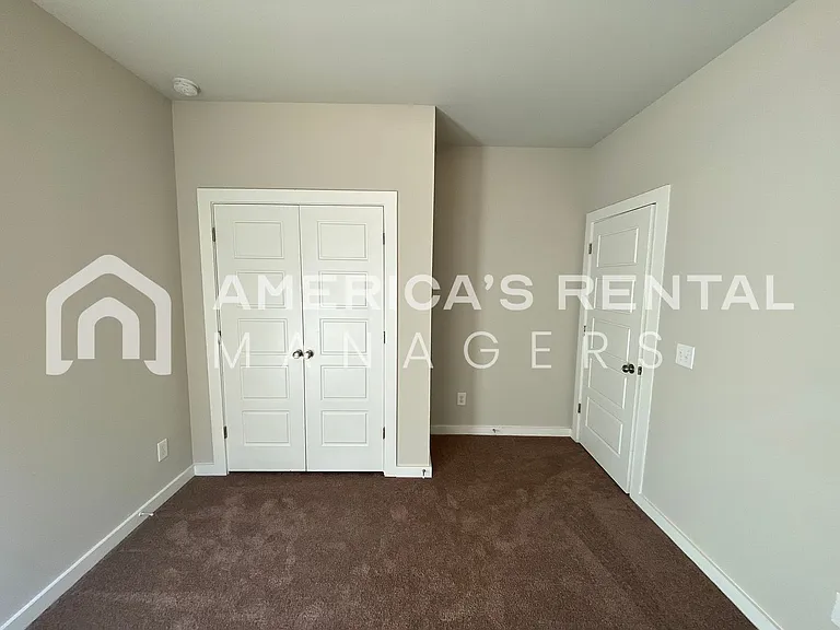 581 Andrew Dr — Photo 12