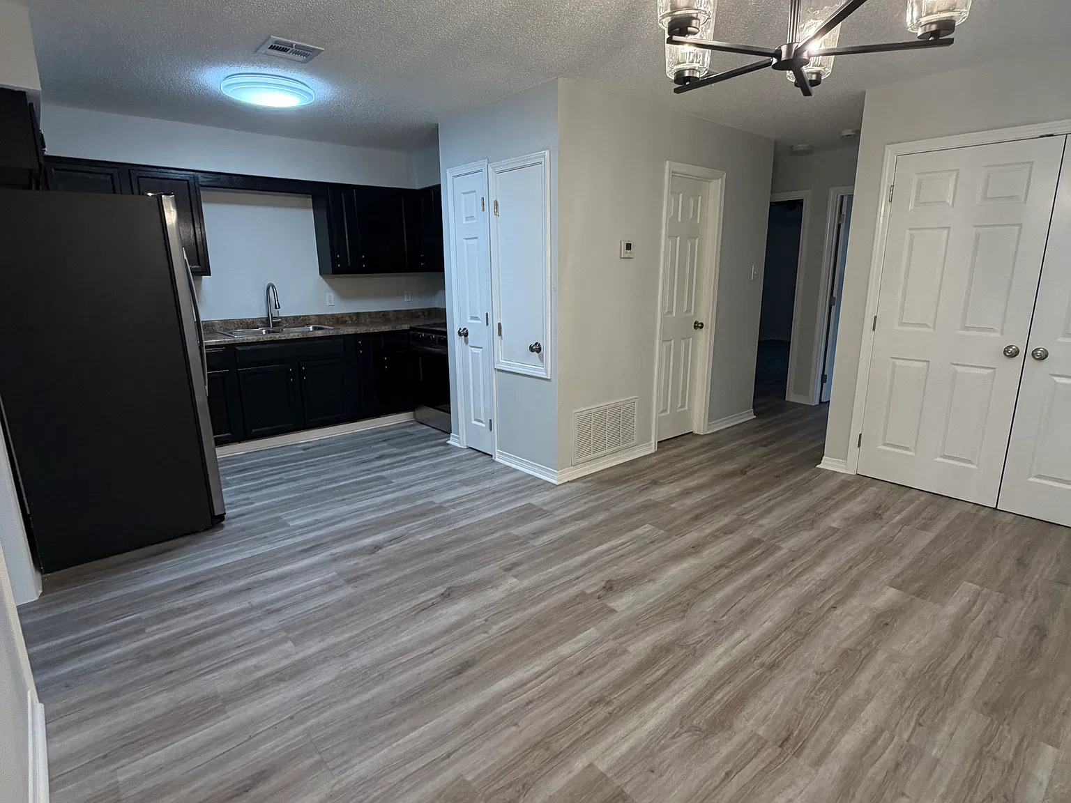 2 bed, 993 sqft, $1,500 — Photo 4