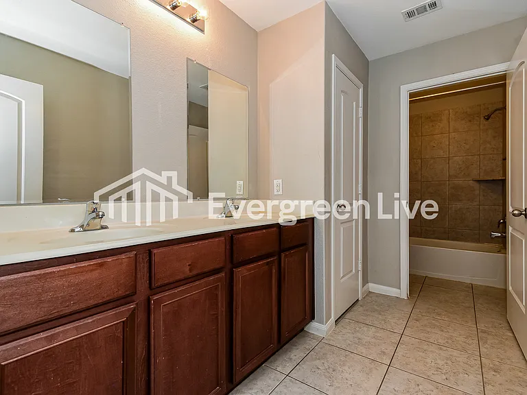 2229 Sumac Dr — Photo 10
