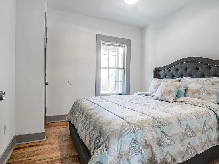 988 Coleman St SW — Photo 12