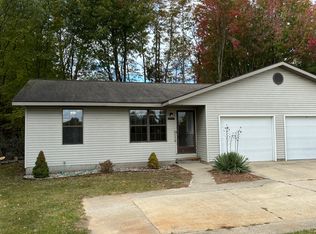 18885 174th Ave, Spring Lake, MI 49456