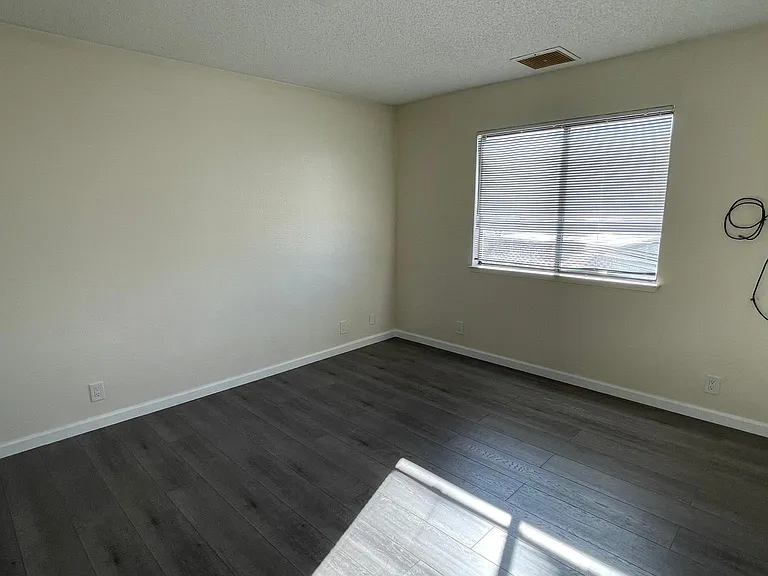 405 S Sunset St #C — Photo 12
