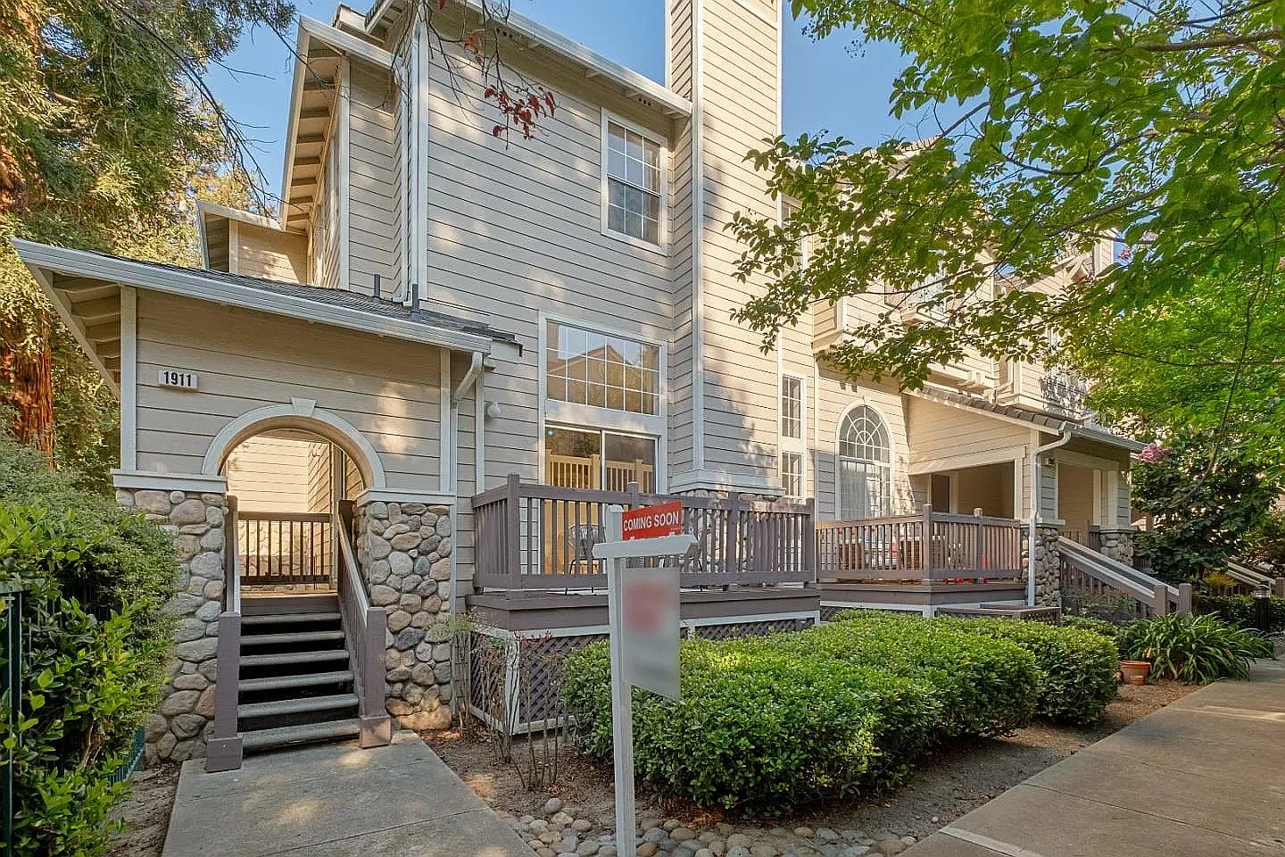 3 bed, 2.5 bath, 1651 sqft, $4,500 — Photo 2