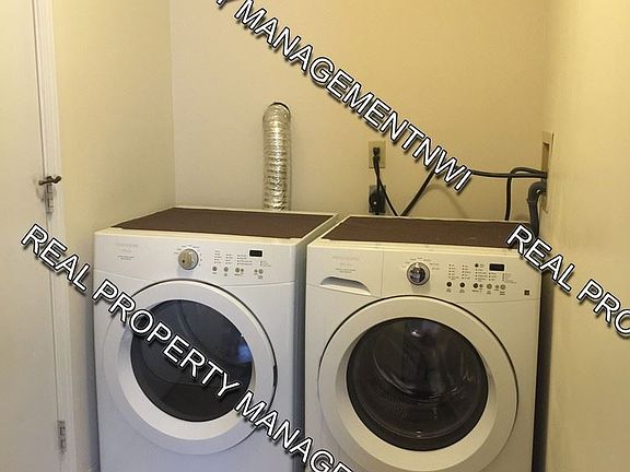 5th image of 614 E 92nd Pl