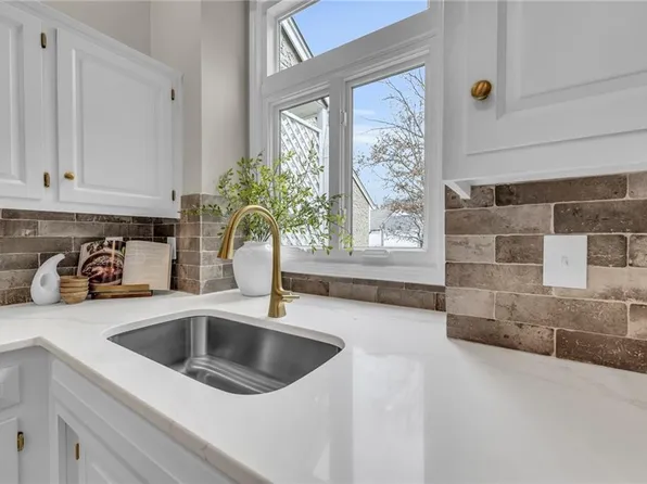 12530 Broadmoor St, Overland Park, KS 66209