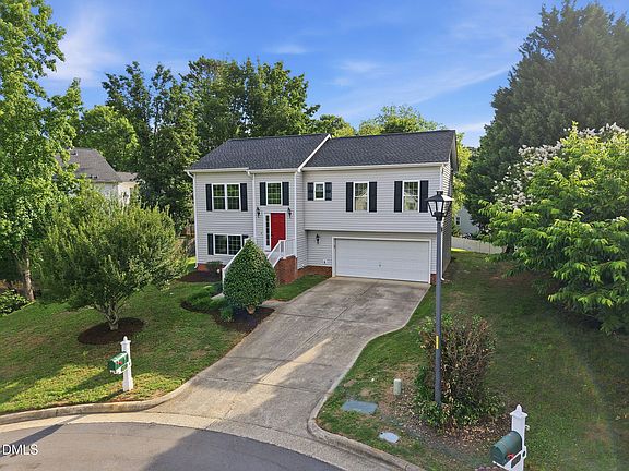 3rd image of 103 Castlebridge Ct