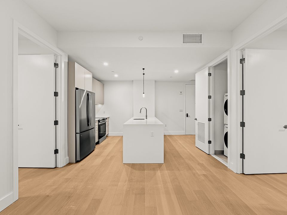 1st image of 250 W 49th St #81002