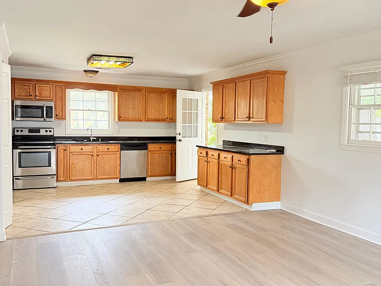 4411 Green Bay Trl — Photo 2